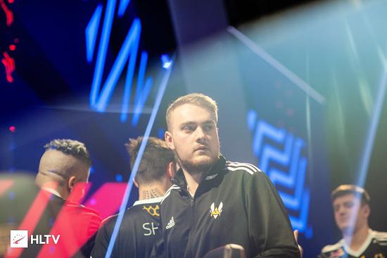 蓝宝石发布搭载AMD Ryzen AI 300 APU的新款Edge AI迷你PC