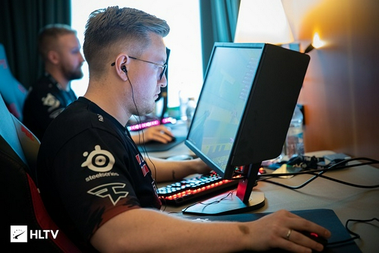 国服莱西奥最佳出装与铭文解析，泣血爆伤流登顶攻略